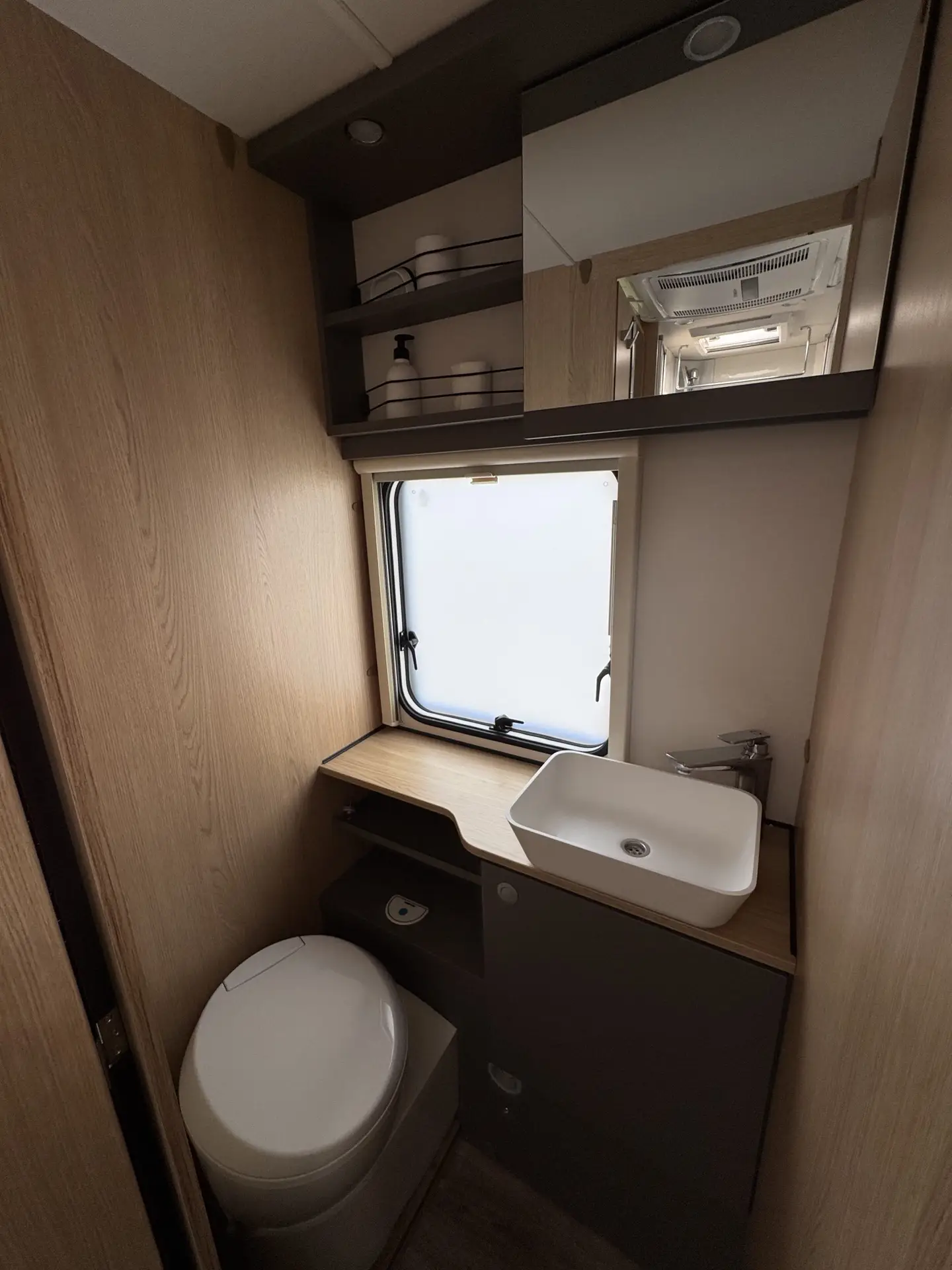 Karavan LMC Tourer H 730G - Image 19