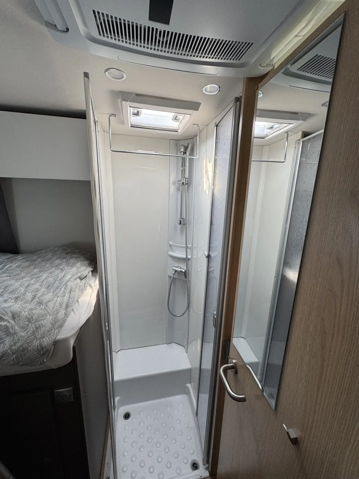 Karavan LMC Tourer H 730G - Image 18